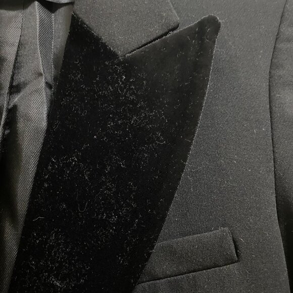 Structured Black Zara Blazer with Velvet Lapel - Picture 5 of 6